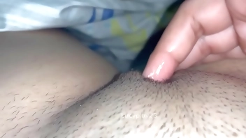 She knows that she is hot and she records herself in the foreground listen to these sounds very tasty and relax enjoy